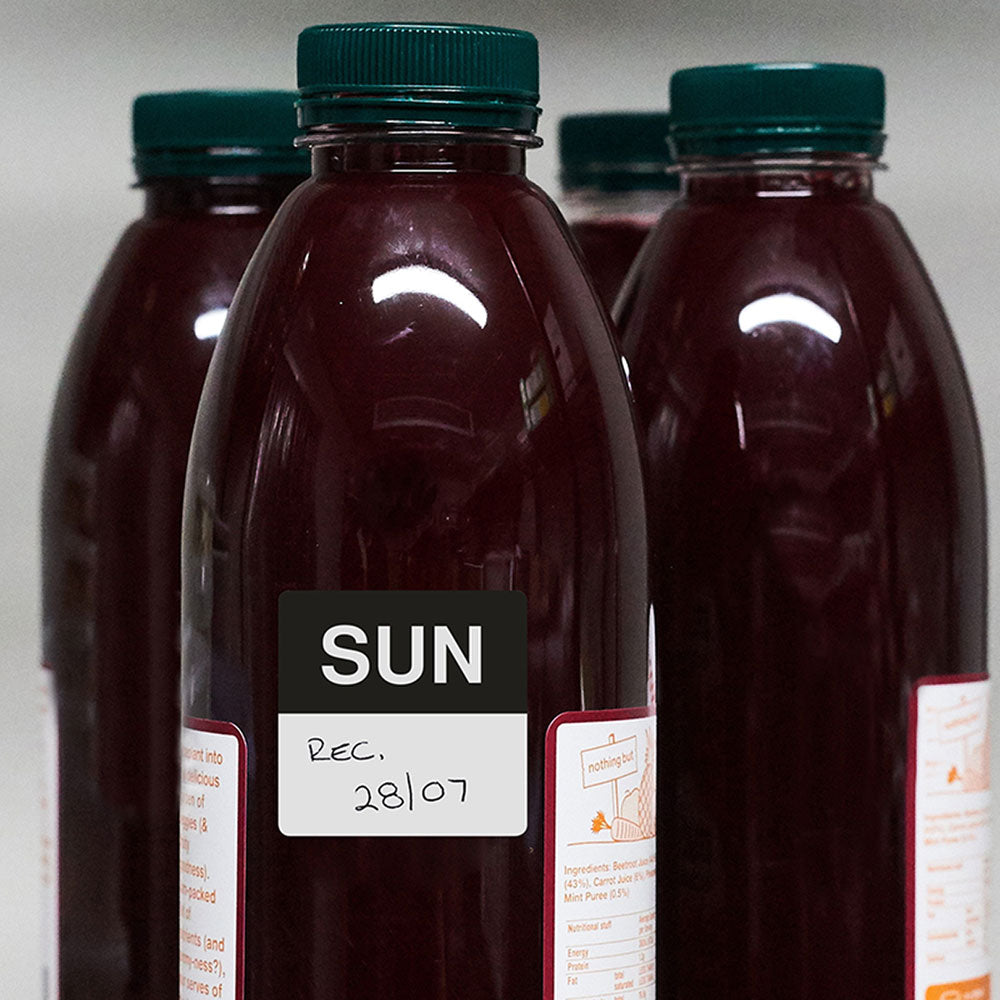 Avery Labels Sunday Square Day 40x40mm Black White 500 Roll - Cafe Supply