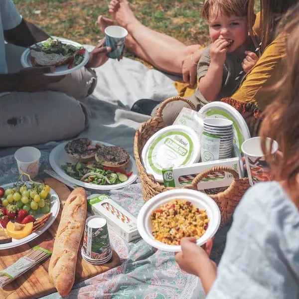 20 Pack - 23cm / 9" White BioPlates - Cafe Supply