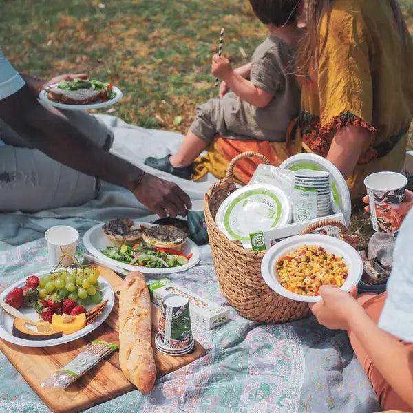 20 Pack - 25cm / 10" White BioPlates - Cafe Supply