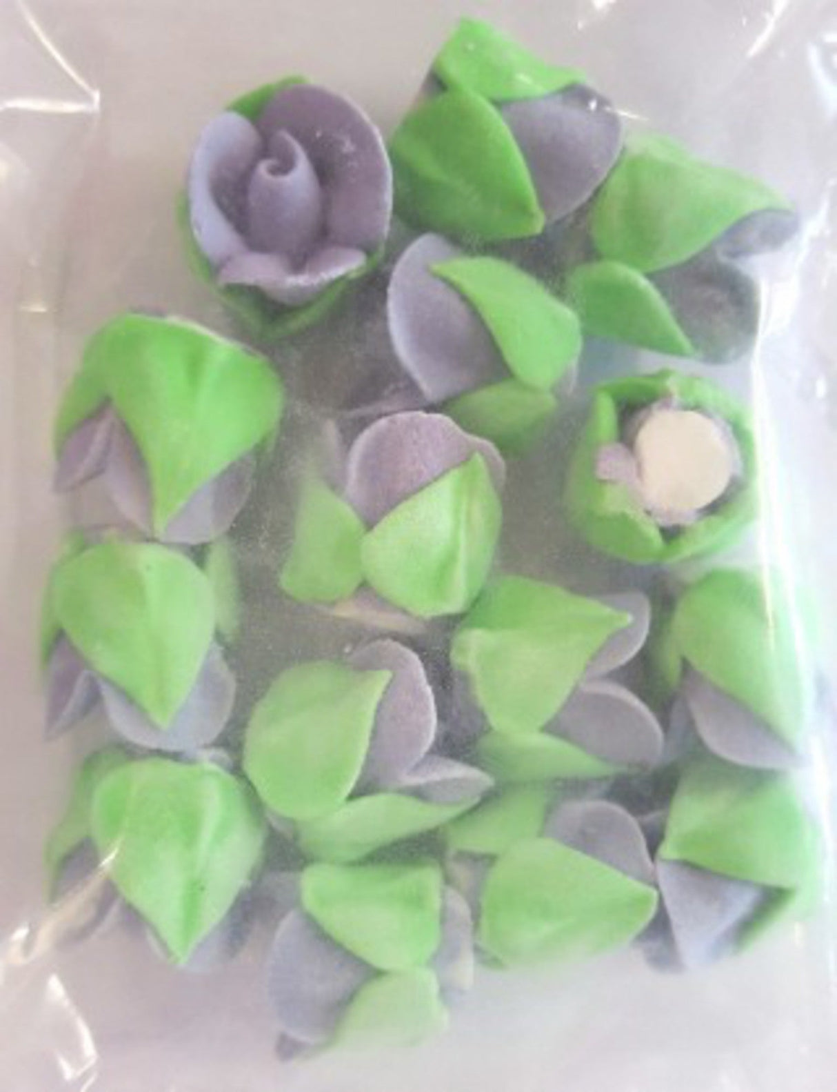 Icing Plum Frost Roses Buds 15mm, Pkt 15 - Cafe Supply