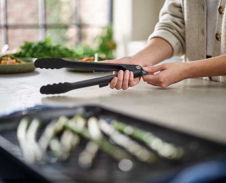 Joseph Joseph Duo Lockable Tongs with integrated tool rest